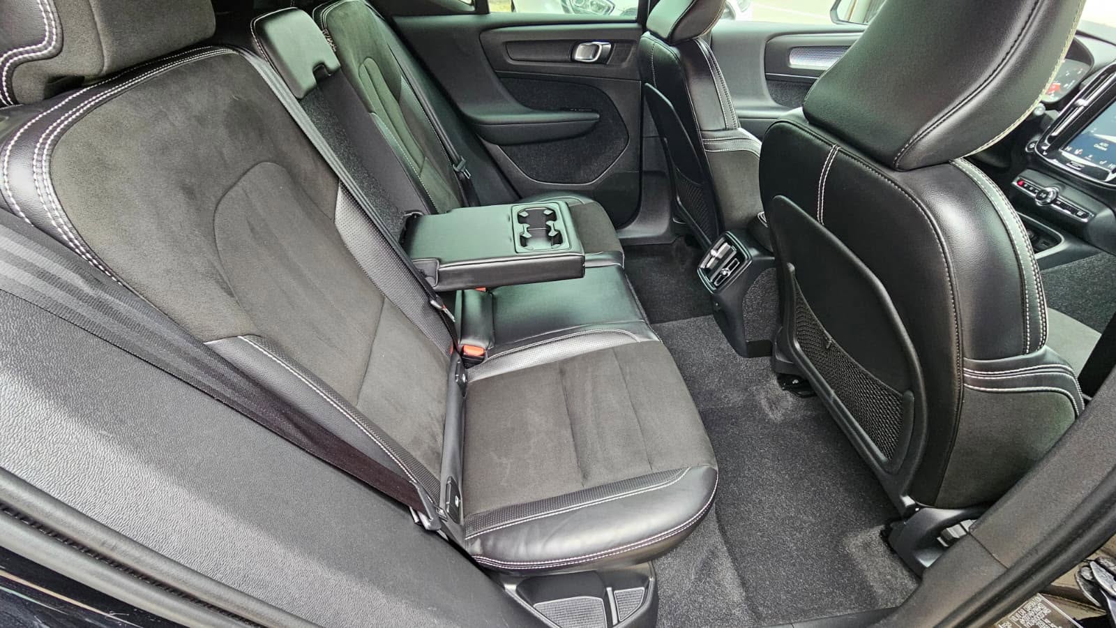 foto Volvo XC40 R-Design AWD 4x4