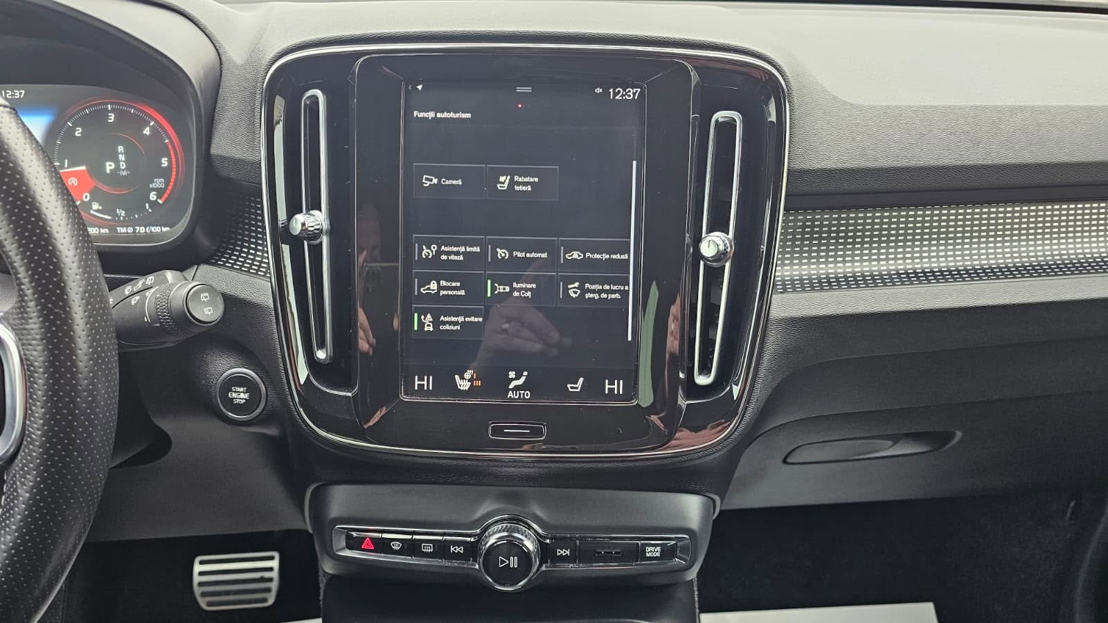 foto Volvo XC40 R-Design AWD 4x4
