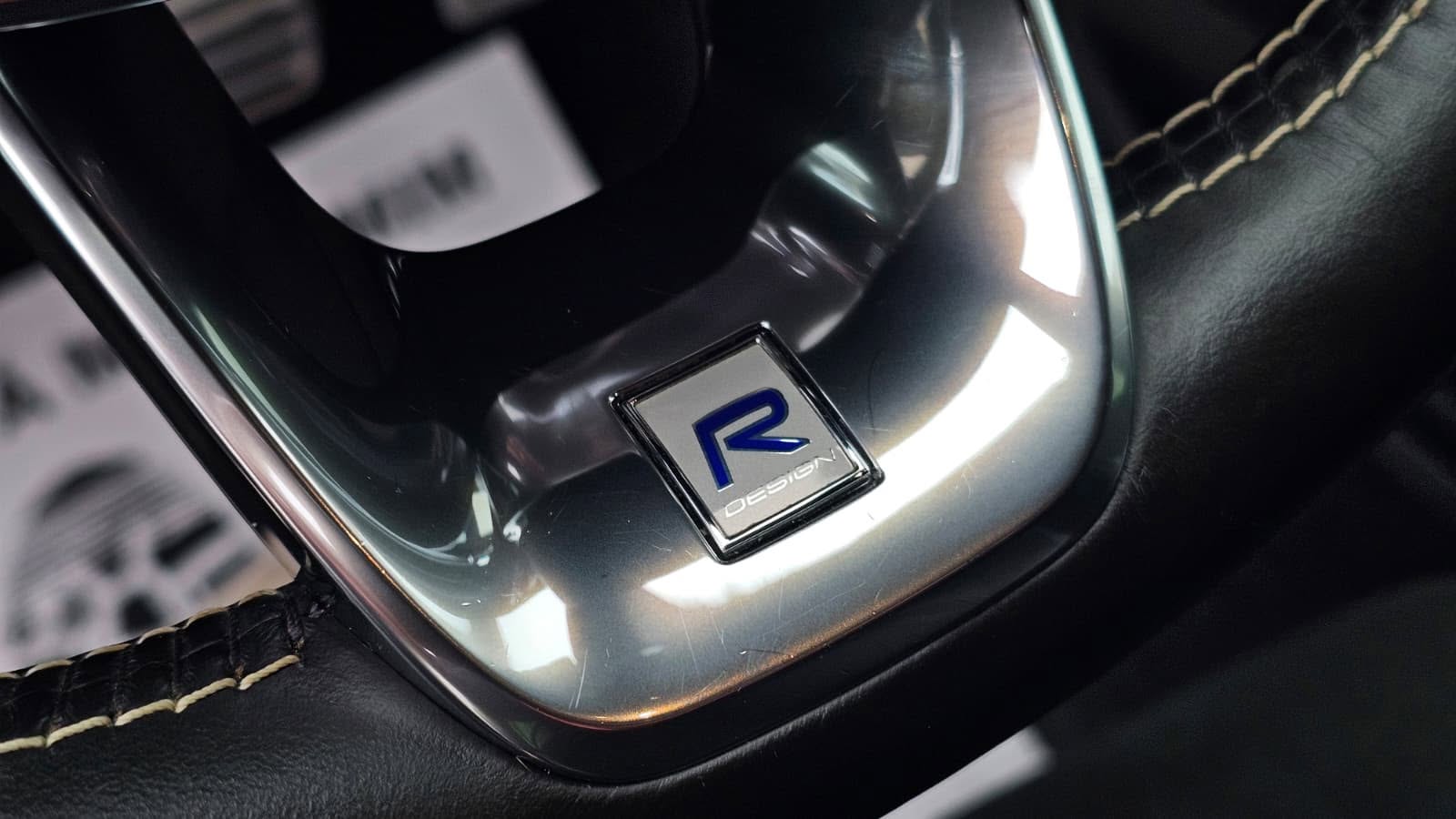 foto Volvo XC40 R-Design AWD 4x4