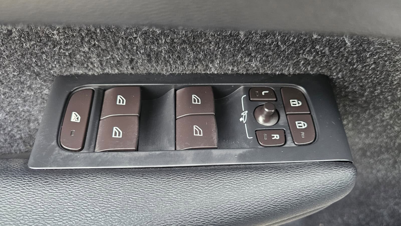 foto Volvo XC40 R-Design AWD 4x4