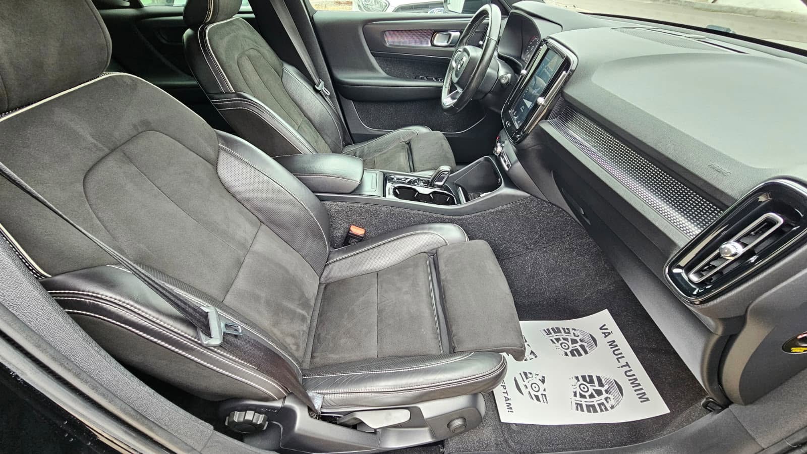 foto Volvo XC40 R-Design AWD 4x4