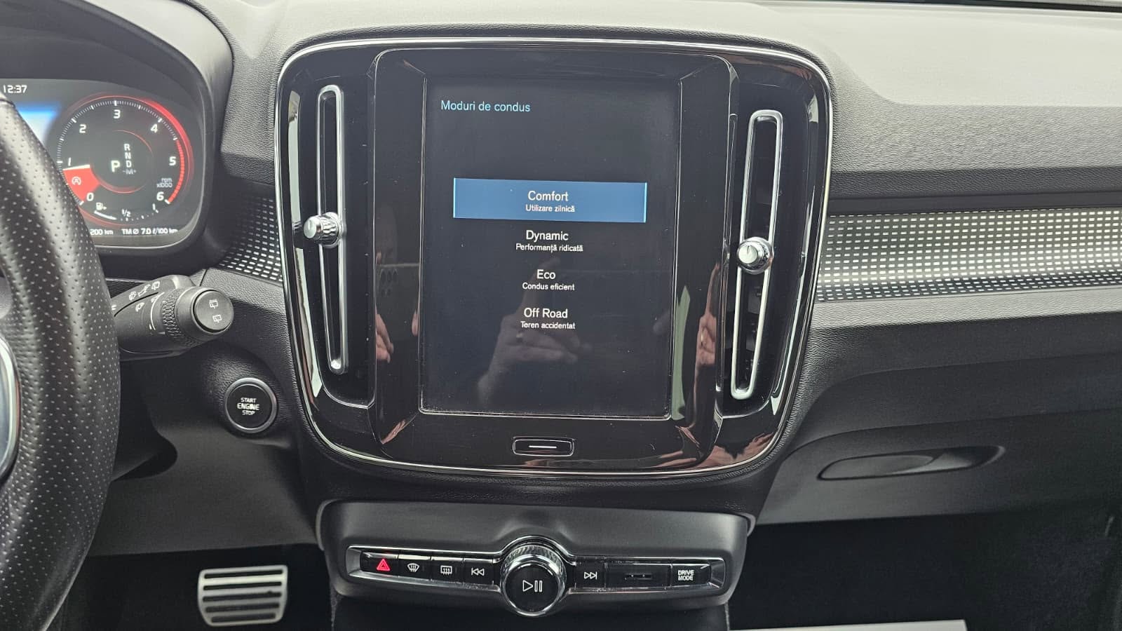 foto Volvo XC40 R-Design AWD 4x4