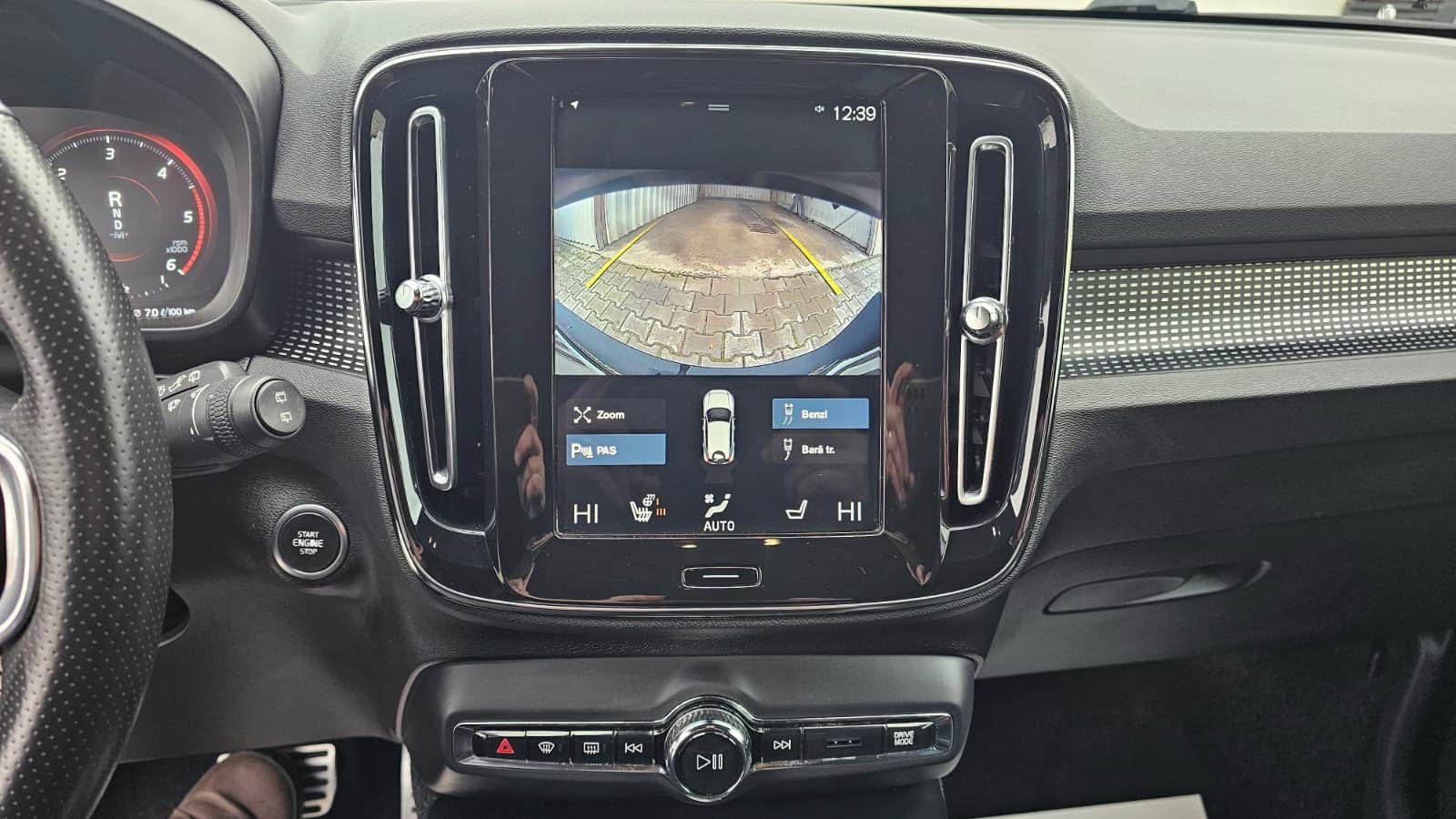 foto Volvo XC40 R-Design AWD 4x4