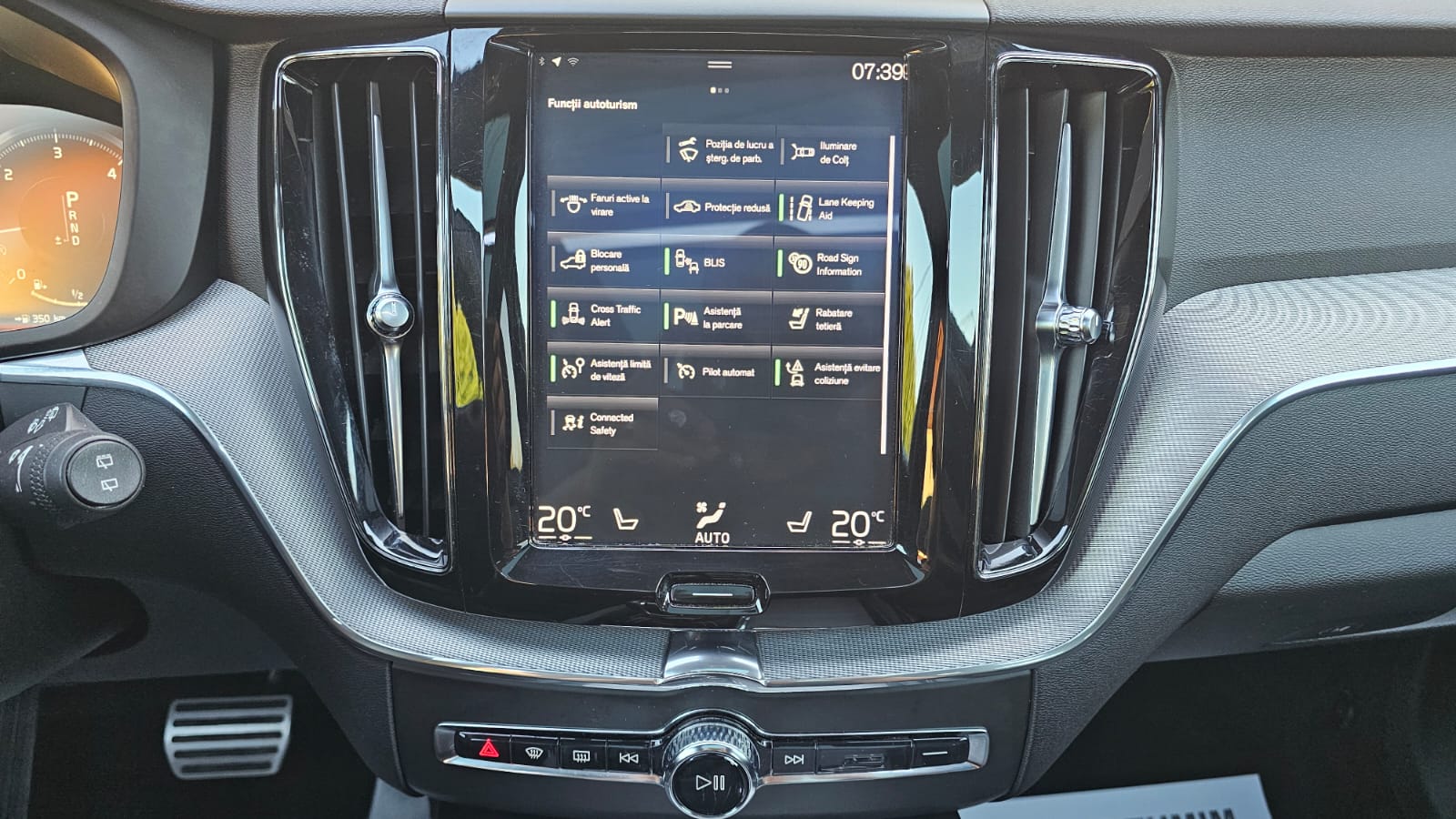 foto Volvo XC40 R-Design AWD 4x4