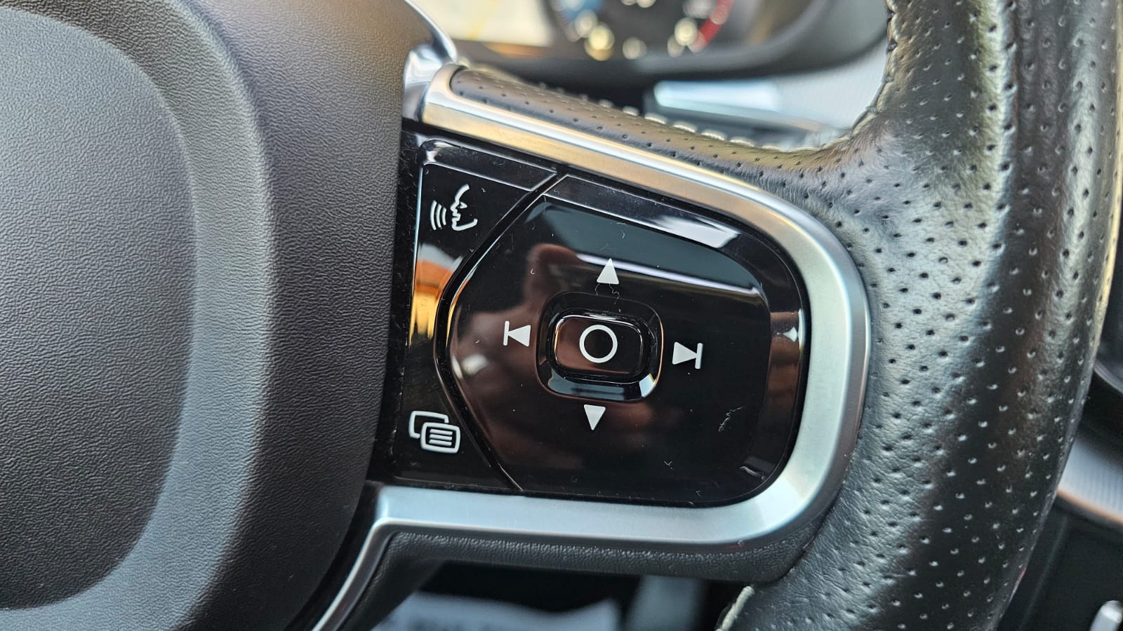 foto Volvo XC40 R-Design AWD 4x4