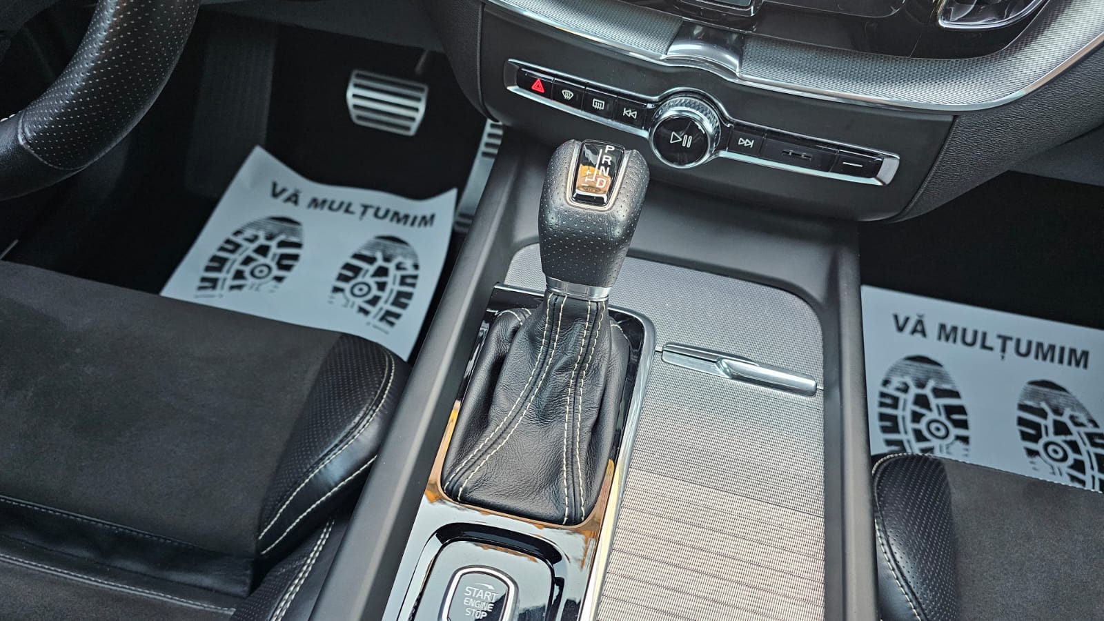 foto Volvo XC40 R-Design AWD 4x4