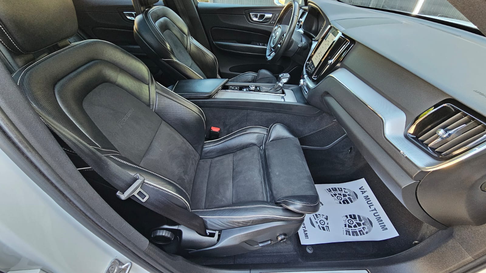 foto Volvo XC40 R-Design AWD 4x4