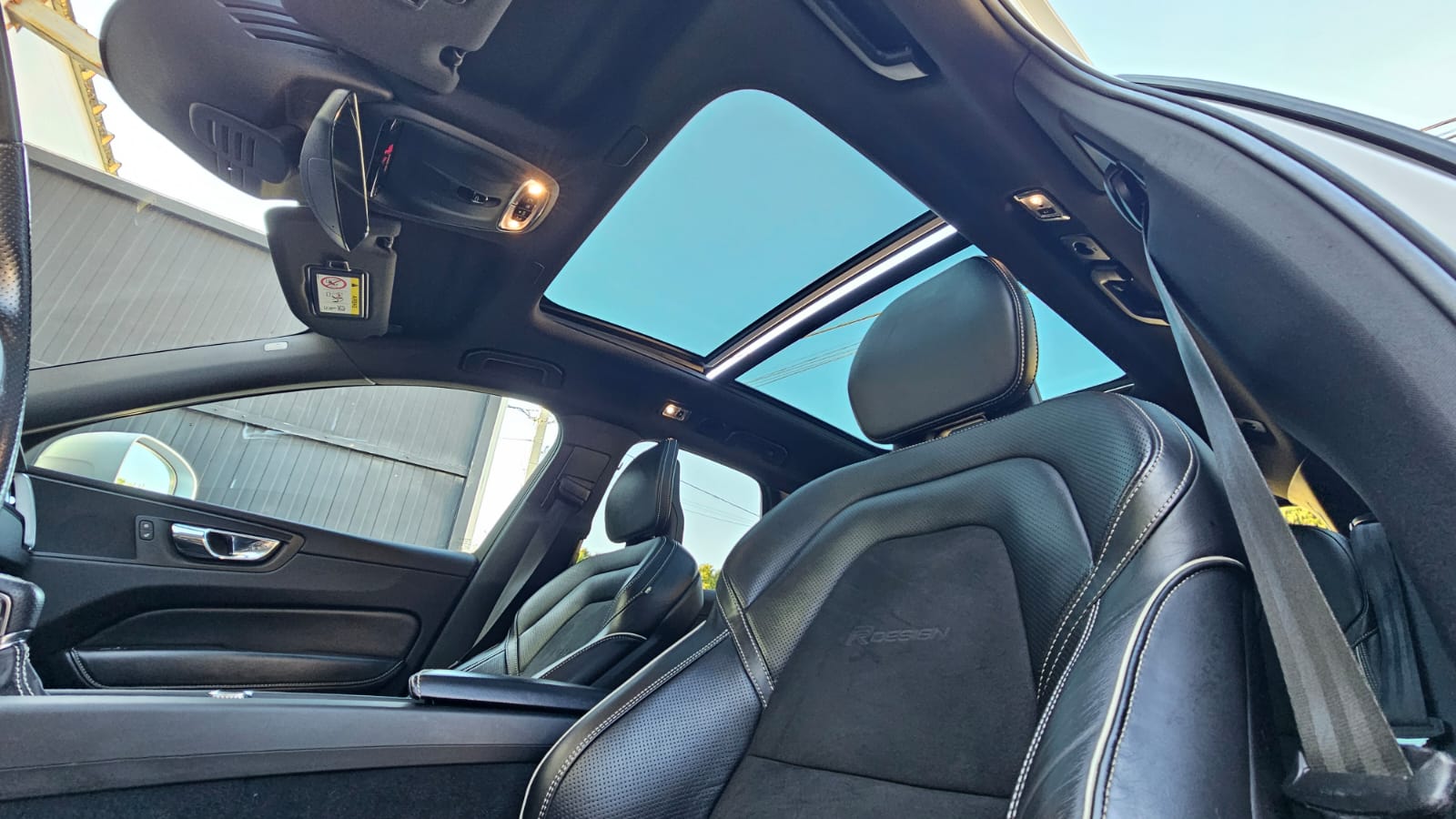 foto Volvo XC40 R-Design AWD 4x4