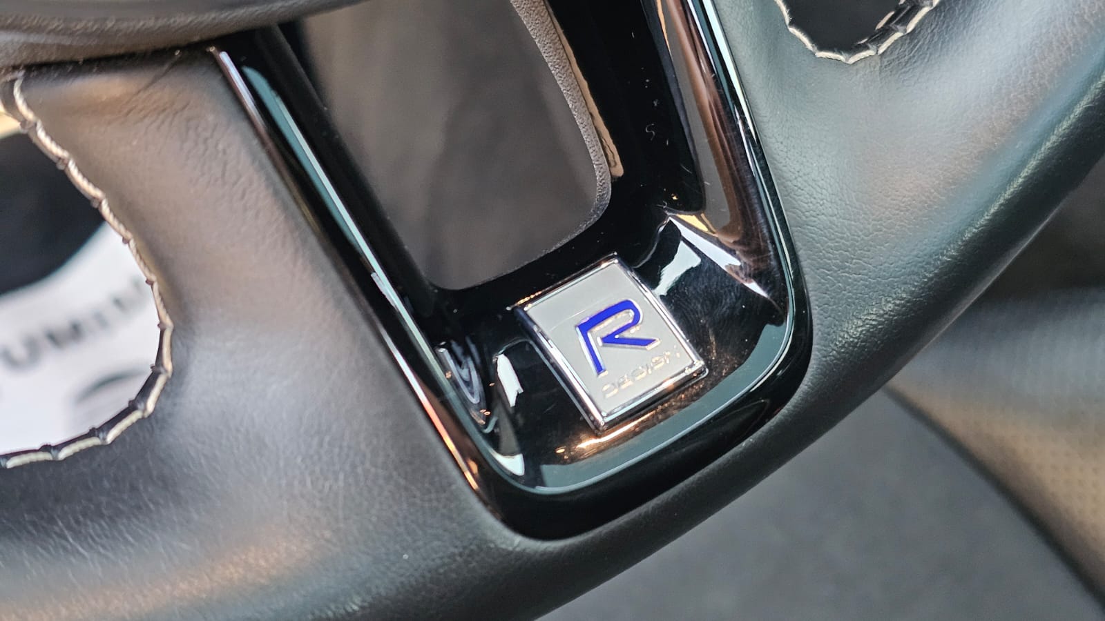 foto Volvo XC40 R-Design AWD 4x4