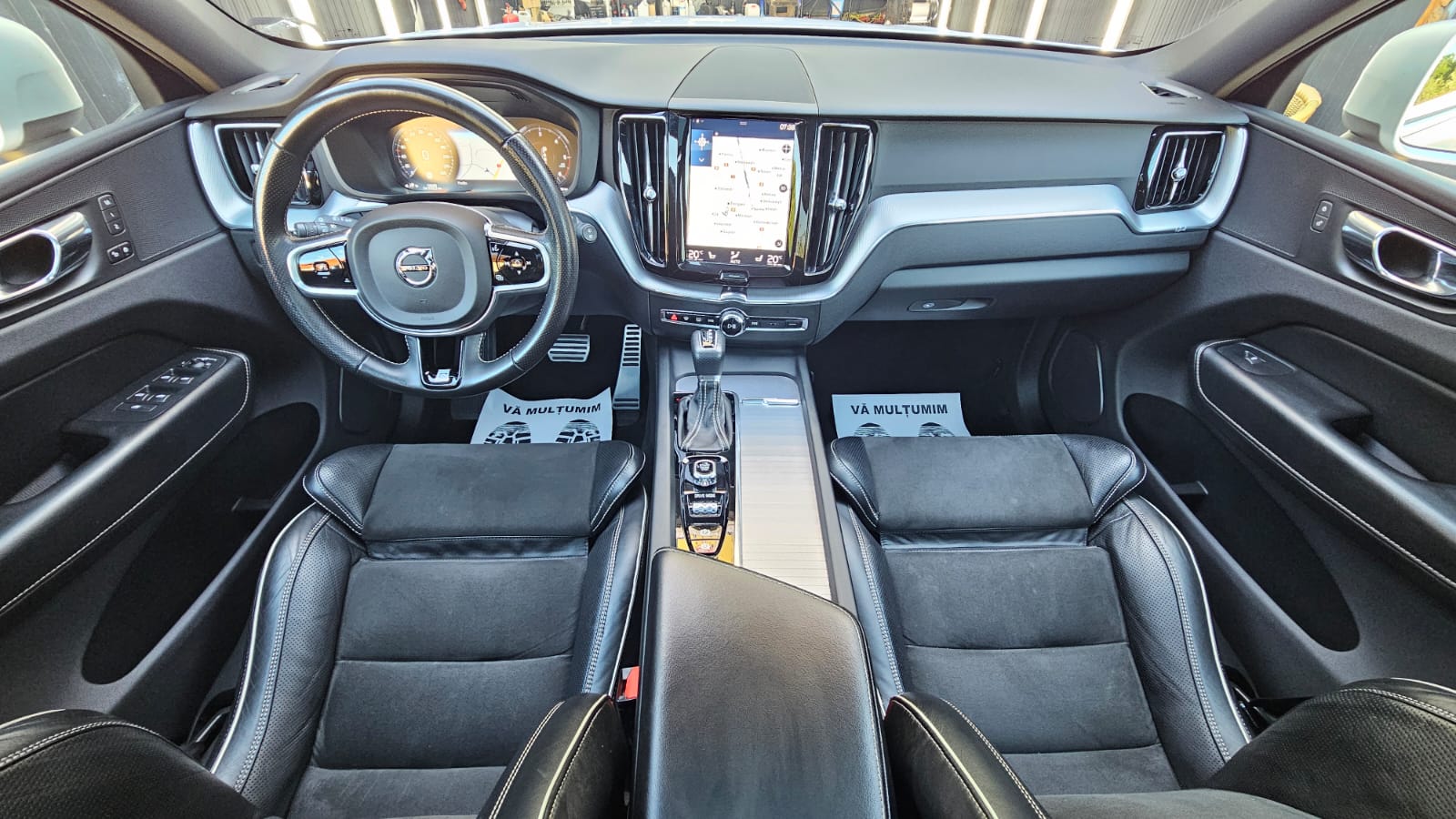foto Volvo XC40 R-Design AWD 4x4